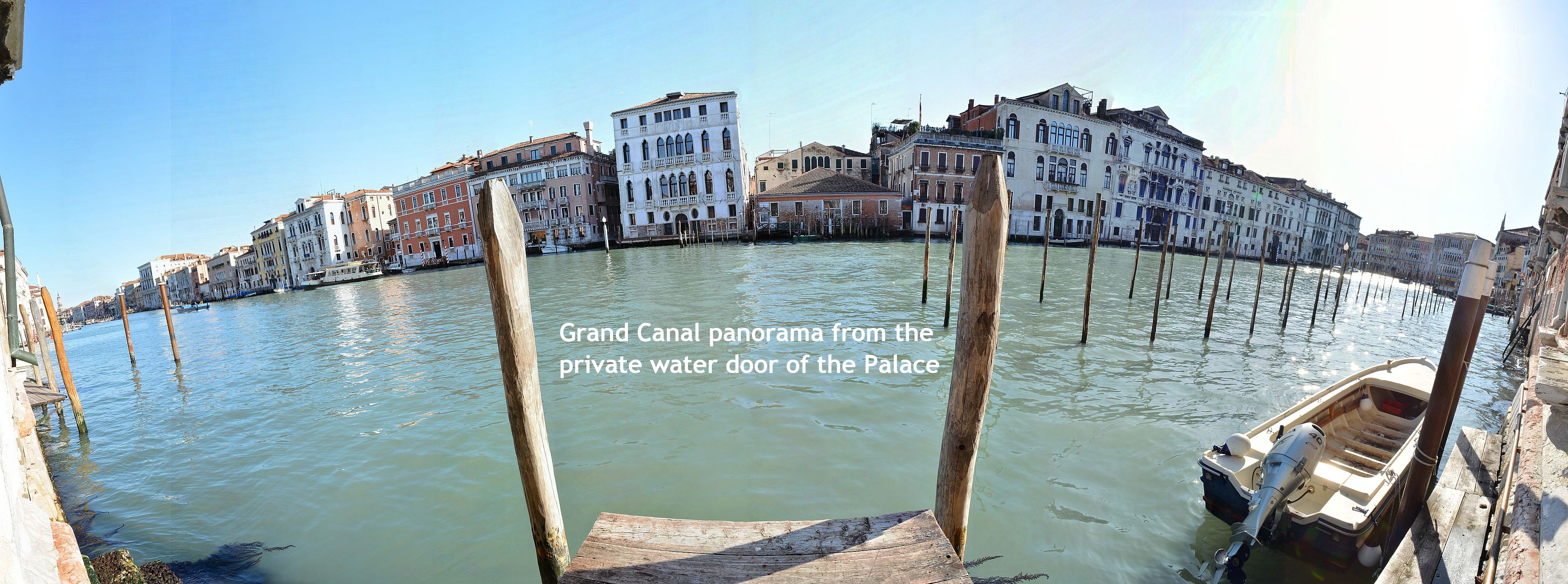 GRAND CANAL LOVE NEST, deck, aircond, Wifi 0