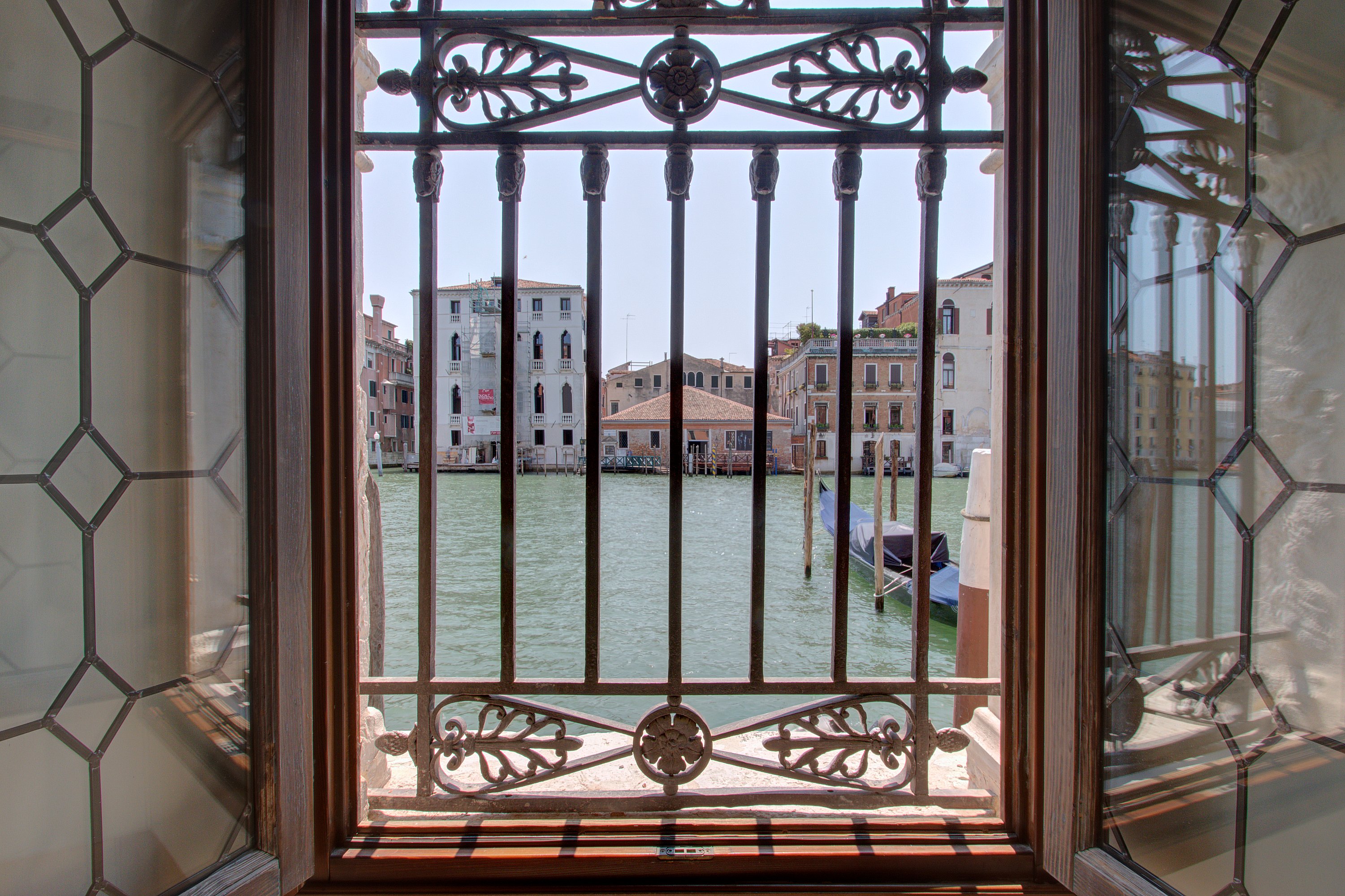 GRAND CANAL LOVE NEST, deck, aircond, Wifi 2